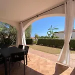 Mirto Piscina Condivisa Feriehus