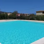 Mirto Piscina Condivisa Feriehus *